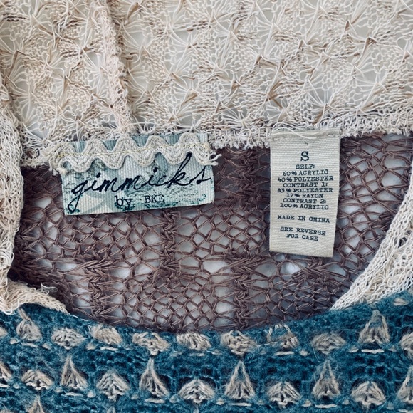 Trendy Fall pull-over! - Picture 3 of 3